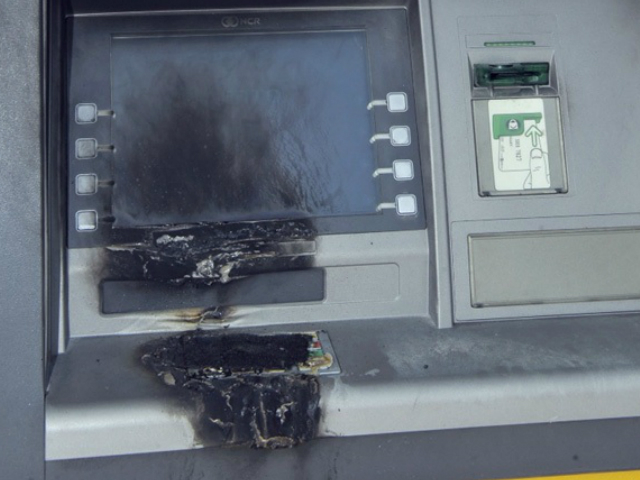 Ανατίναξαν άγνωστοι ΑΤΜ στη Σαρωνίδα