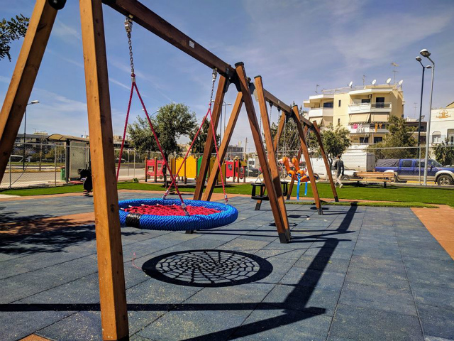Γλυφάδα: δύο νέες παιδικές χαρές παραδίδονται στο κοινό