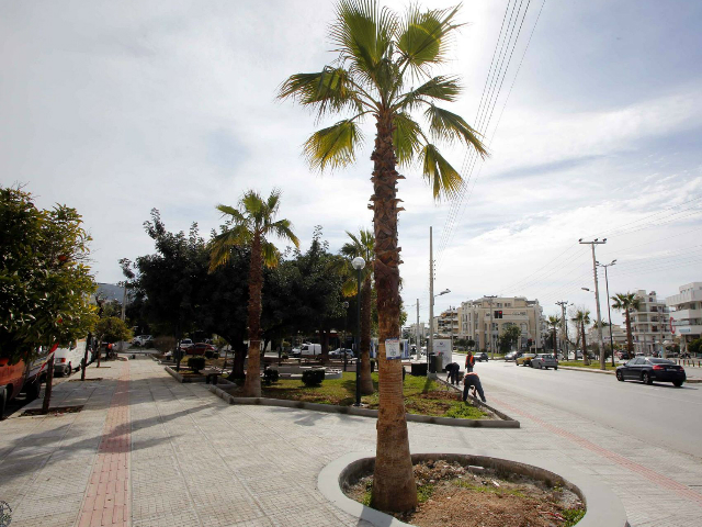 Γλυφάδα: νέα όψη για την πλατεία στη διασταύρωση Γούναρη & Αρχιπελάγους