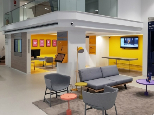 Γλυφάδα: νέο αυτοματοποιημένο κατάστημα της Τράπεζας Πειραιώς