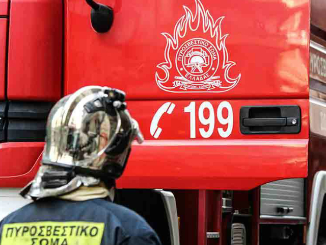 Γλυφάδα: Πυρπόλησαν αυτοκίνητο αστυνομικού