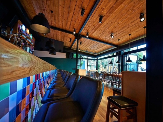 Η θεωρία έγινε πράξη στο Theory Bar & More