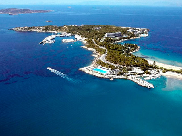 Η ανίκητη Βουλιαγμένη του Αυγούστου