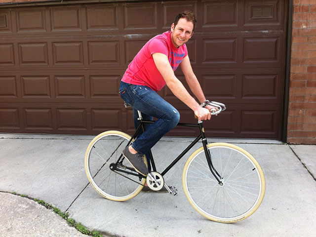 Η βαλίτσα του Γιώργου χωράει ευτυχία, πληρότητα και… φέτα