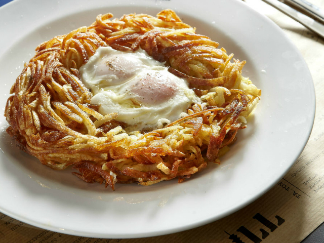 Η φωλιά πατάτας με αυγά του K Grill μας έχει πάρει τα μυαλά