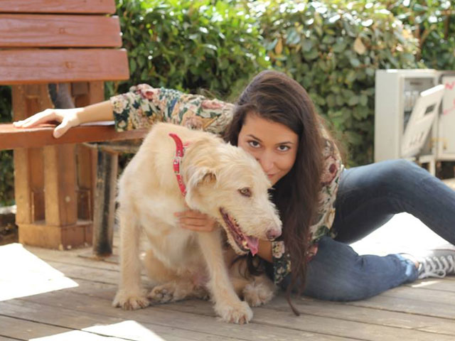 Η Γιάννα βασιλείου ζει με δύο σκύλους και ένα κουνέλι