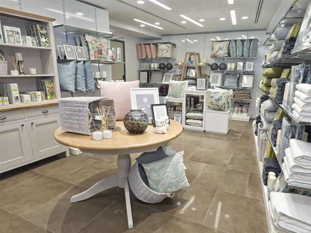 Η Γλυφάδα απέκτησε το πρώτο Marks & Spencer Home