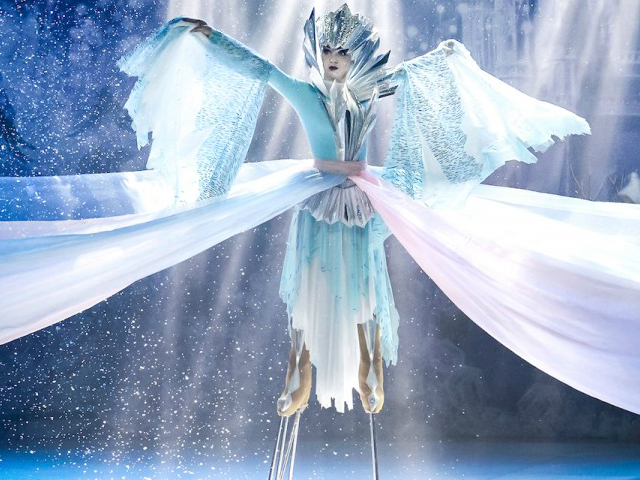 Η μαγεία των Χριστουγέννων ζωντανεύει στον πάγο με το υπερθέαμα “Η Βασίλισσα του Χιονιού”