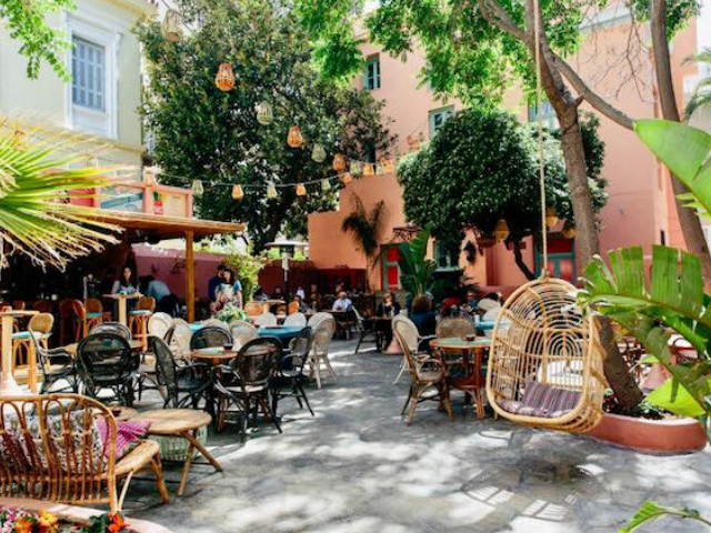 Η ομάδα του εξωτικού CHE του Πειραιά κατεβαίνει Γλυφάδα