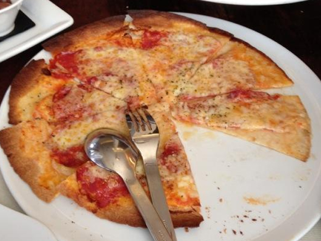 H pizza του Sale Bianco στη Γλυφάδα