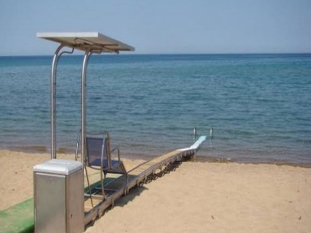 Η πλαζ της Βούλας με ράμπα για ΑμεΑ
