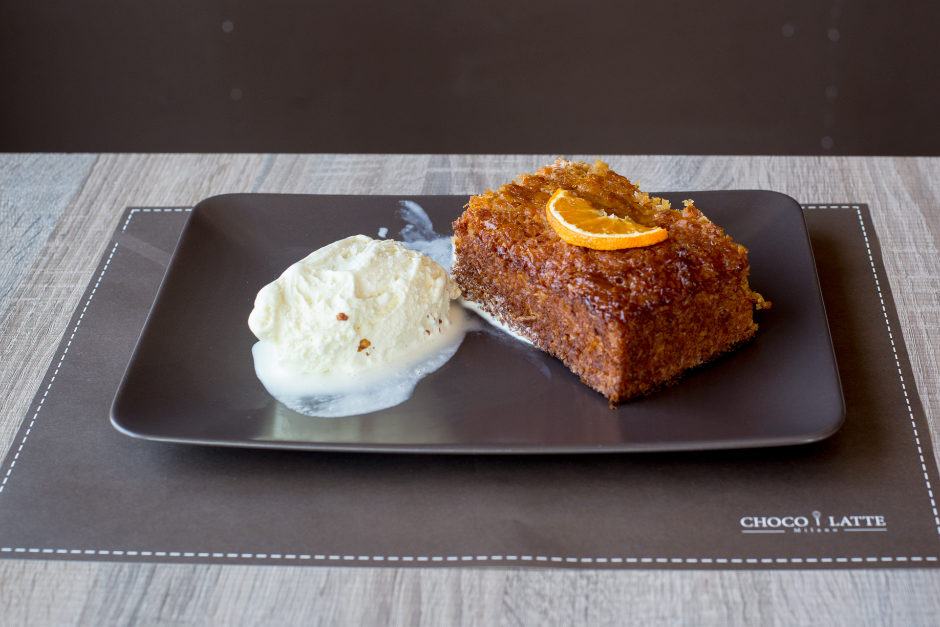 Η πορτοκαλόπιτα με παγωτό βανίλια Ταϊτής του Choco Latte Milano