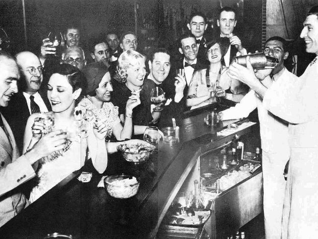 Η ποτoαπαγόρευση ζωντανεύει ξανά στο TGI Fridays Γλυφάδας