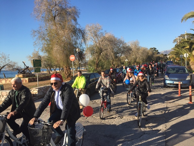 H πρώτη βόλτα με τα κοινόχρηστα ποδήλατα της Βούλας