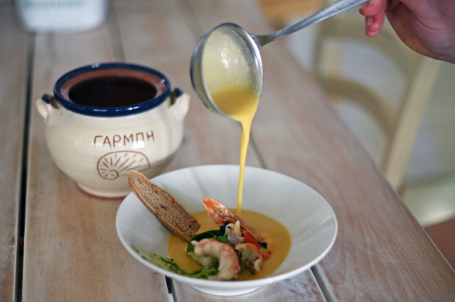 Η ψαρόσουπα του Γαρμπή στο Καβούρι