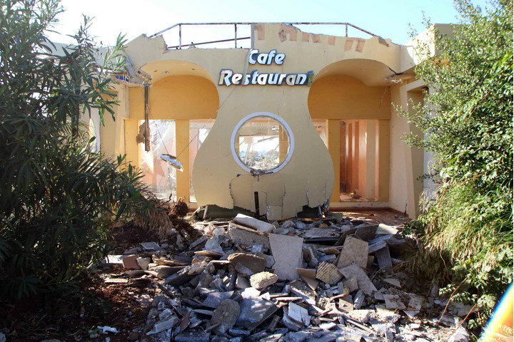 Η Χρυσή Ακτή γκρεμίστηκε σαν παλάτι στην άμμο