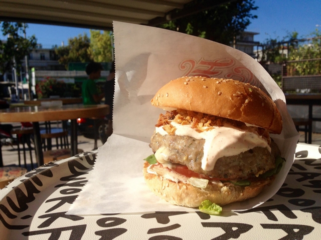 To Hot Hot Burger της Γλυφάδας κάνει μία προσφορά που είναι αδύνατον να προσπεράσεις