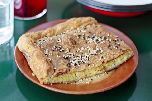 Η παραδοσιακή και χειροποίητη πίτα του Περιβολιού στη Βάρη