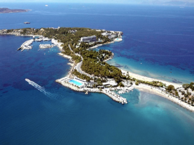 Καθαρά τα νερά του Ναυτικού Ομίλου Βουλιαγμένης