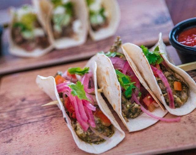 Κάθε Πέμπτη φοράμε τα sombrero μας στα Taco Bar των TGI Fridays