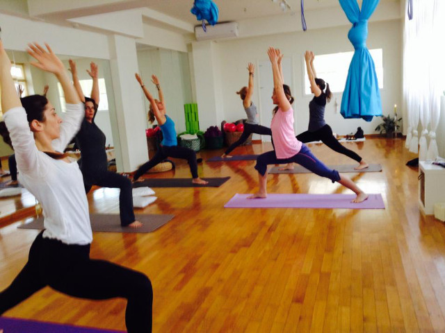 Κάντε prive yoga με την παρέα σας