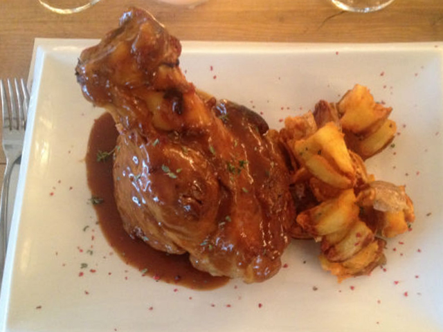 Το καραμελωμένο κότσι του Ammos