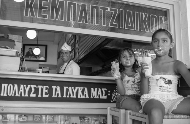 To κεμπάπ για το οποίο κάνουν ουρές στο Παλαιό Φάληρο