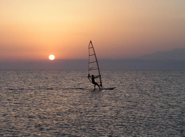 Κι αέρας στα πανιά μας