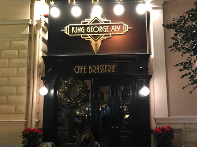 King George Xiv: Tο καφέ που μοιάζει σαν να ήρθε από το Παρίσι