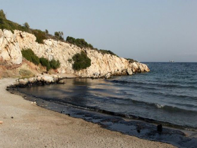 Το κόστος της ρύπανσης του Σαρωνικού μπορεί να ξεπεράσει τα 15 εκατομμύρια ευρώ