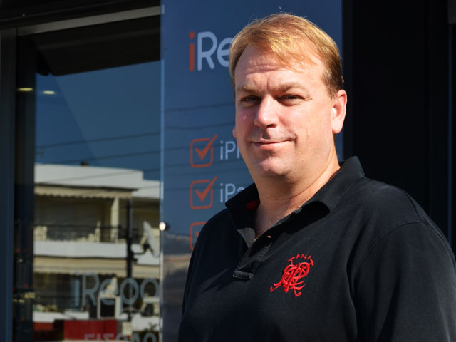 Κρις Χάμπερτ: Ο ‘computer guy’ που έγινε με τα iRepair ‘γιατρός’ για κάθε ηλεκτρονική συσκευή