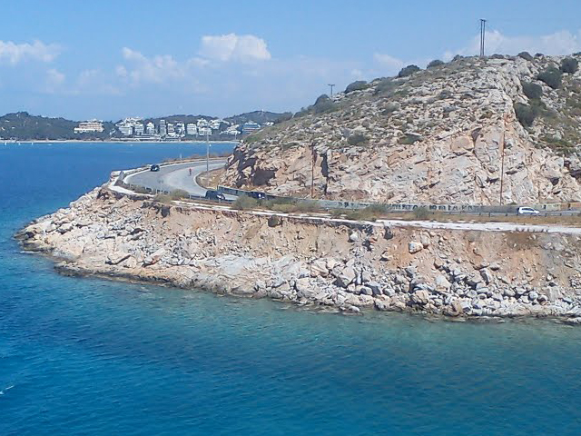 Λιμανάκια Βουλιαγμένης: βρέθηκε περίστροφο μέσα στη θάλασσα