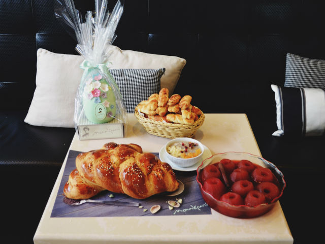 Το Μαλεμπί υποδέχεται το Πάσχα με πολίτικες λιχουδιές