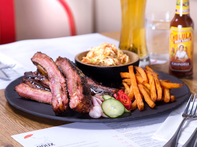 Το Mama Roux South φέρνει το Αμερικάνικο BBQ και το brunch στα νότια