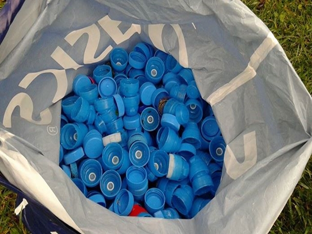 Μαζεύω Προσφέρω στη Γλυφάδα