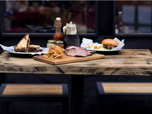 Μέρες (και νύχτες) ακολασίας στο “Bukowski”