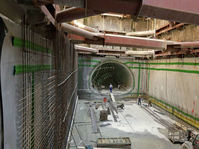 To μετρό φτάνει στον Πειραιά