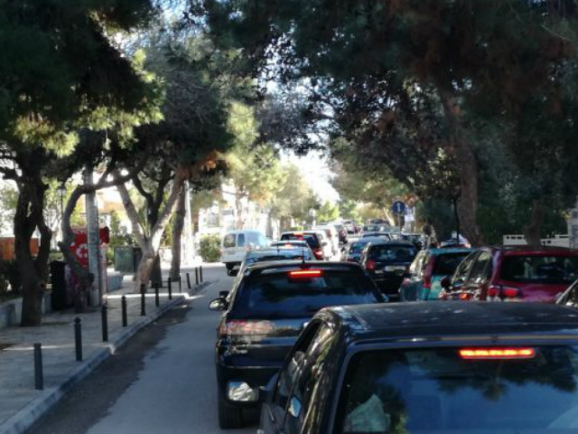 Μέχρι αύριο τα μεσάνυχτα η ταλαιπωρία στην Αμφιθέας