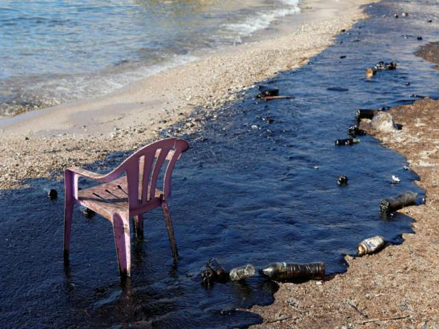 Mόλυνση Σαρωνικού: Μηνύσεις κατά παντός υπευθύνου από 3 δήμους και WWF