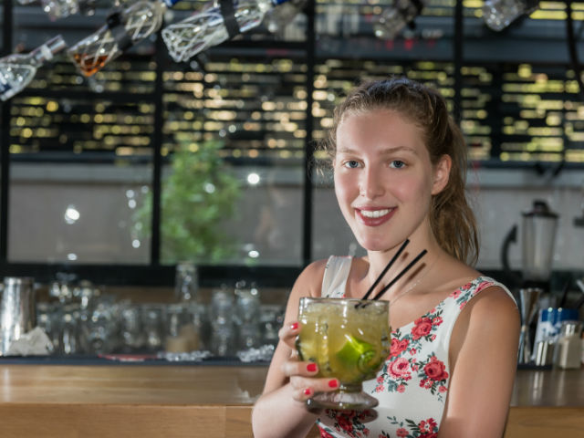 Μια υπέροχη cocktail βραδιά στο bar του Gazi College Γλυφάδας