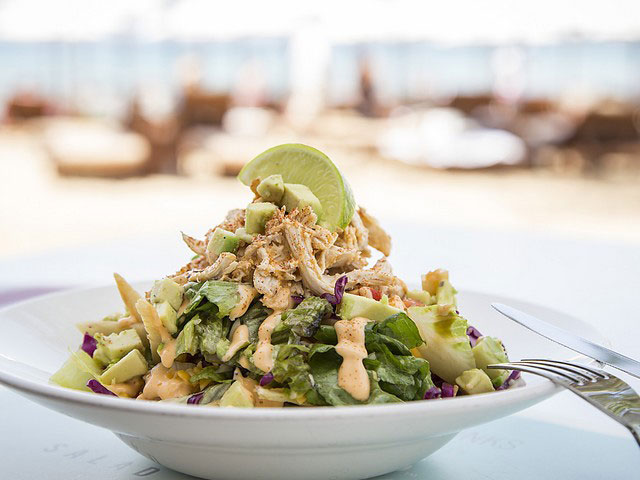 Μια υπέροχη καλοκαιρινή μέρα στο TGI Fridays στην Astir Beach