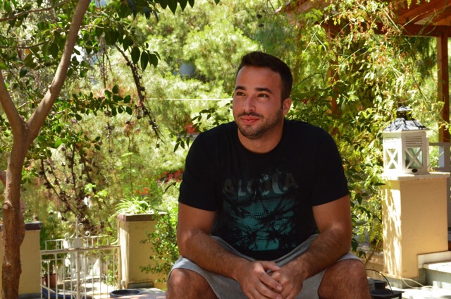 ‘Χέρι με χέρι μοιράζεται η ανθρωπιά’