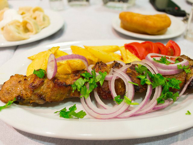 Βαλεντίνα, η ρώσικη ταβέρνα που γράφει ιστορία στην Καλλιθέα