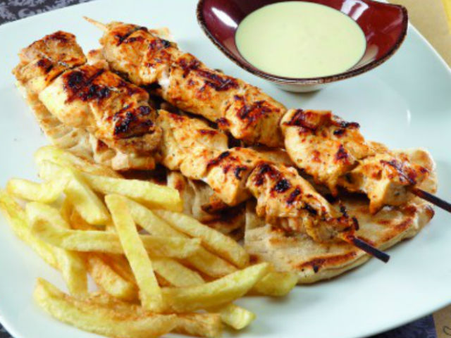 Το μπριζολοκάλαμο κoτόπουλο του Aladdin Kebap