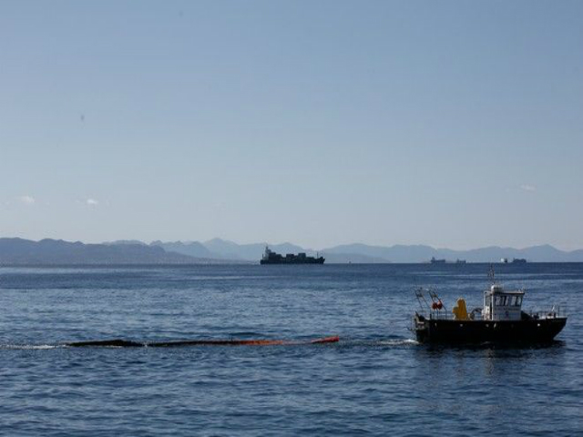 Ναυάγιο στον Ασπρόπυργο: Νέα θαλάσσια ρύπανση