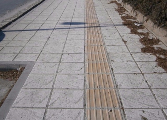 Νέοι δρόμοι και πεζοδρόμια στη Βάρη