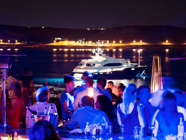 Νύχτες γεμάτες μουσική στο Island