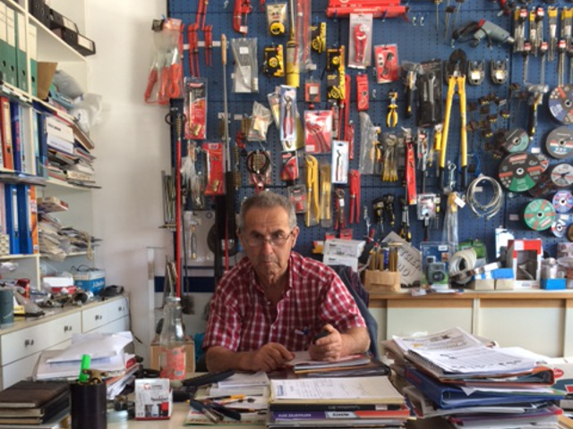 Ο άνθρωπος που ‘ψηφίζουν δαγκωτά’ όλοι οι υδραυλικοί