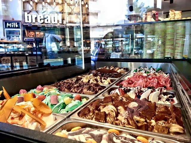 Ο Βλάχος Bakery-pastry έχει γλυκά που ξεχειλίζουν μεράκι και ποιότητα