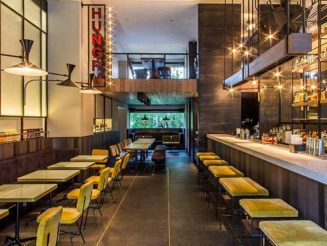 O Dj Alex Hutton στο Κυριακάτικο πάρτυ του Pere